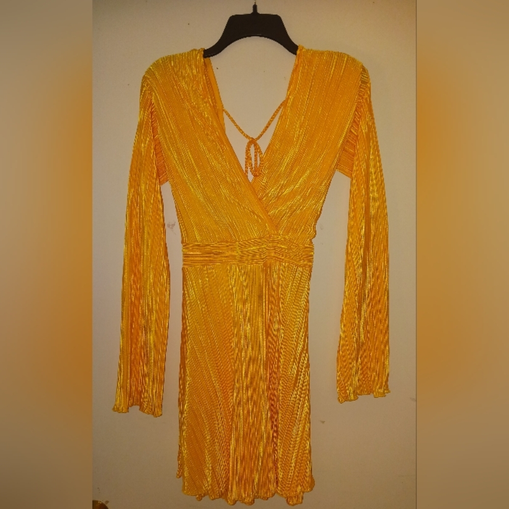 CUTE YELLOW XL TIE BACK DRESS UNWORN NEW
